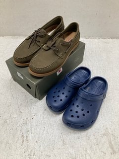 2 X ASSORTED ITEMS TO INCLUDE PAIR OF CHAMEAU GALION BOAT SHOES IN GREEN SIZE : UK11: LOCATION - CR11