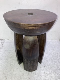 AM.PM LOTUS SIDE TABLE IN GROUND COFFEE SOLID MANGO WOOD FINISH - RRP £210: LOCATION - DR9