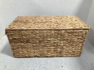 LA REDOUTE SEMRA WOVEN WATER HYACINTH STORAGE TRUNK IN NATURAL FINISH: LOCATION - DR8