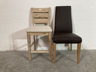 X 2 DINING CHAIRS TO INCLUDE 1 WOODEN FRAME AND OFF WHITE FABRIC AND 1 WOODEN FRAME BARE LEGGED MOCHA FAUX LEATHER