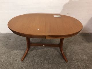 NATURAL OAK EXTENDABLE OVAL DINING TABLE