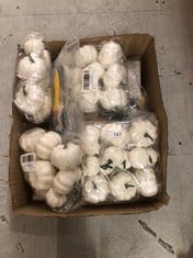 QUANTITY OF ASSORTED ITEMS TO INCLUDE WHITE FOAM PUMPKIN PROPS 12 PACK: LOCATION - B