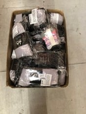 QUANTITY OF ASSORTED ITEMS TO INCLUDE LA ACTIVE FUZZY SOCKS - 2 PAIRS - NON-SKID ANTI-SLIP GRIP FOR HOME & HOSPITAL (MIDNIGHT BLACK AND DOVE GREY, L/XL): LOCATION - D