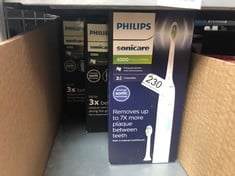 QUANTITY OF HEALTH & BEAUTY ITEMS TO INCLUDE PHILIPS SONICARE 3100 SERIES SONIC ELECTRIC TOOTHBRUSH WITH BRUSHSYNC REPLACEMENT REMINDER (MODEL HX3671/14), BLACK: LOCATION - B