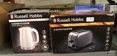 QUANTITY OF KITCHEN & APPLIANCES ITEMS TO INCLUDE RUSSELL HOBBS 2 SLICE TOASTER WITH BRUSHED SIDES (INDEPENDENT SLOTS, HIGH LIFT, 7 BROWNING LEVELS, FROZEN/CANCEL/REHEAT, RED INDICATOR LIGHTS, REMOVA