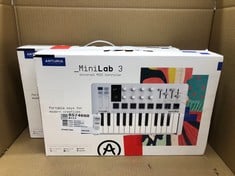 X2 ARTURIA - MINILAB 3 - UNIVERSAL MIDI CONTROLLER FOR MUSIC PRODUCTION, WITH ALL-IN-ONE SOFTWARE PACKAGE - 25 KEYS, 8 MULTI-COLOR PADS - BLACK: LOCATION - B