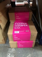 QUANTITY OF HEALTH & BEAUTY ITEMS TO INCLUDE 5 X THE ORIGINAL PAMPER HAMPER CO GIFT BOX :: LOCATION - C