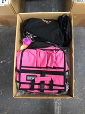 QTY OF ITEMS TO INCLUDE WAHL PINK BAG : LOCATION - C