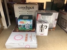 QTY OF ITEMS TO INCLUDE CROCKPOT SLOW COOKER: LOCATION - C