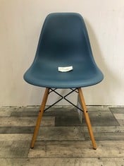 VITRA EAMES PLASTIC SIDE CHAIR BLUE RRP £495: LOCATION - BOOTH(COLLECTION OR OPTIONAL DELIVERY AVAILABLE)