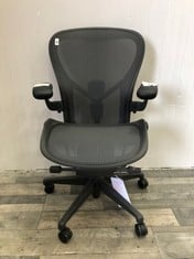 HERMAN MILLER AERON OFFICE CHAIR RRP £1399: LOCATION - BOOTH(COLLECTION OR OPTIONAL DELIVERY AVAILABLE)