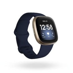 FITBIT VERSA 3 HEALTH & FITNESS SMARTWATCH WITH GPS, 24/7 HEART RATE, VOICE ASSISTANT, MIDNIGHT / SOFT GOLD. RRP £120 RRP £120: LOCATION - BACK WALL