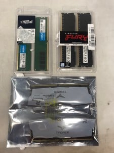 3X ASSORTED RAM TO INCLUDE T-FORCE DELTA-R 2X16GB DDR 3200  RAM.  [JPTE69752]: LOCATION - D RACK