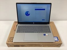 LAPTOP HP 15-FD0044NS 1TB SSD IN SILVER (WITH BOX + CHARGER 45W). I7-1355U @ 1.70GHZ, 16GB RAM, 15.6" SCREEN, INTEL IRIS XE GRAPHICS [JPTZ7369].