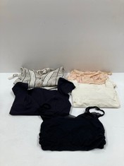 5 X PREMIUM DESIGNER CLOTHES INCLUDING BLACK T-SHIRT SIZE S (TOTAL P.V.P 252€) - LOCATION 14A.