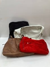 4 X PREMIUM DESIGNER BAGS (TOTAL P.V.P 624€) - LOCATION 10A.