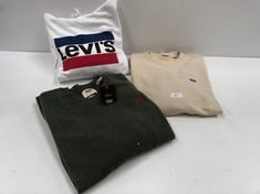 3 X CLOTHING VARIOUS MODELS AND SIZES INCLUDING BEIGE LEVIS SWEATSHIRT SIZE L - LOCATION 35B.