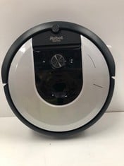 ROOMBA CLEANING ROBOT GREY AND BLACK COLOUR (WITHOUT ORIGINAL BOX)(TOTAL P.V.P 300€)-LOCATION 52B.