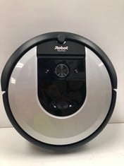 ROOMBA CLEANING ROBOT(WITHOUT ITS ORIGINAL BOX TOTAL P.V.P 300€)-LOCATION 52B.