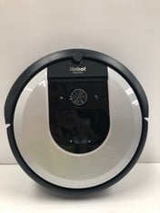 ROOMBA CLEANING ROBOT (WITHOUT ITS ORIGINAL BOX TOTAL P.V.P 300€)-LOCATION 52B.