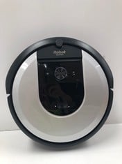 ROOMBA CLEANING ROBOT( WITHOUT ITS ORIGINAL BOX TOTAL P.V.P 300€)-LOCATION 52B.