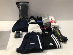 15 X SPORTSWEAR VARIOUS MODELS AND SIZES INCLUDING ADIDAS SOCKS-LOCATION 40B.