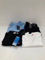 5 X LEVI'S GARMENTS VARIOUS SIZES AND MODELS INCLUDING BLACK BELT - LOCATION 46C.