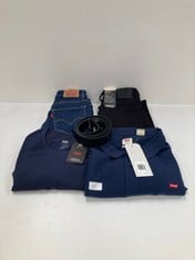 5 X LEVI'S GARMENTS VARIOUS SIZES AND MODELS INCLUDING NAVY BLUE POLO SHIRT XXL - LOCATION 46C.