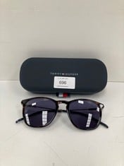 TOMMY HILFIGER SUNGLASSES MODEL TH 1764/S LOCATION 14C.