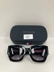 TOMMY HILFIGER SUNGLASSES BLACK MODEL TH 1862/S -LOCATION 14C.