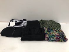 6 X DRESSES VARIOUS MODELS AND SIZES INCLUDING STRIPED DRESS SIZE L-LOCATION 27C.