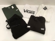 5 X CLOTHING VARIOUS BRANDS MODELS AND SIZES INCLUDING GREEN VANS T-SHIRT SIZE L - LOCATION 43C.