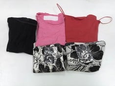 5 X PREMIUM DESIGNER CLOTHES INCLUDING PINK T-SHIRT ( TOTAL P.V.P. 228€) - LOCATION 46A .