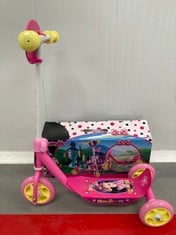 MINNIE IT'S ME PINK AND WHITE ROLLER SKATE FOR GIRLS WITH YELLOW WHEELS AND HANDLEBARS.