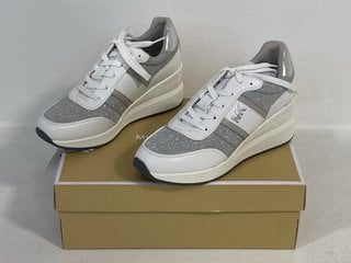 MICHAEL KORS GLITTER MABEL TRAINERS IN WHITE AND GREY UK SIZE 6 - RRP £175: LOCATION - FRONT BOOTH