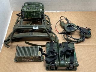 MEMORABILIA BRITISH ARMY CLANSMAN PRC 351 RADIO EQUIPMENT BUNDLE WITHOUT BATTERIES: LOCATION - A2