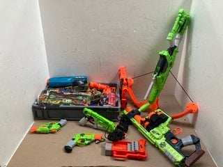 QTY OF CHILDRENS NERF GUNS TO INCLUDE NERF ZOMBIE STRIKE ARROW REFILLS: LOCATION - A3