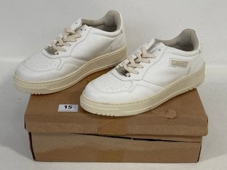 STEVE MADDEN DUNKED TRAINERS IN WHITE UK SIZE 6: LOCATION - FRONT BOOTH