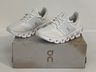 CHILDRENS ON CLOUD SWIFT 3 AD UNDYED-WHITE TRAINERS UK SIZE 3 - RRP £120: LOCATION - FRONT BOOTH