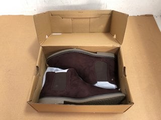 DEAKINS MORLEY BOOTS IN BROWN UK SIZE 11: LOCATION - A15