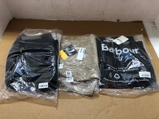 3 X ASSORTED CLOTHING ITEMS TO INCLUDE BARBOUR MOOR HIGH RISE JEANS IN BLACK UK SIZE 18: LOCATION - A15