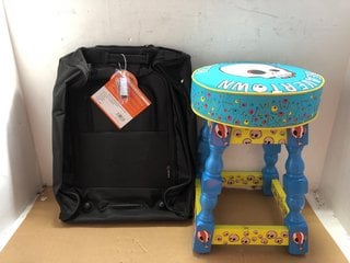 2 X ASSORTED HOUSEHOLD ITEMS TO INCLUDE BEAVERTOWN WOODEN STOOL: LOCATION - A15