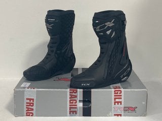 TCX RT WATERPROOF RACE BOOTS IN BLACK UK SIZE 9.5 - RRP £239: LOCATION - FRONT BOOTH