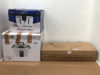 3 X KITCHEN APPLIANCES TO INCLUDE RUSSELL HOBBS WHITE 4 SLICE TOASTER: LOCATION - B11