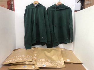 10 X BYTESTUDIO LONG SLEEVED HOODED SWEATSHIRT IN GREEN IN VARIOUS SIZES: LOCATION - B9