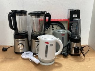 QTY OF ASSORTED JOHN LEWIS & PARTNERS HOUSEHOLD ITEMS TO INCLUDE 2 X TABLE TOP BLENDERS: LOCATION - B3