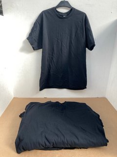 QTY OF GILDAN PLAIN CREW NECK T-SHIRTS IN BLACK - UK L: LOCATION - C3