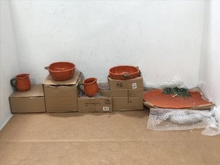 BOX OF ASSORTED GISELA GRAHAM LONDON HOUSEHOLD ITEMS TO INCLUDE 2 X BOXES OF PUMPKIN BOWLS IN ORANGE: LOCATION - C4