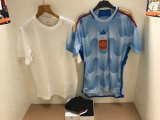 3 X CLOTHING ITEMS TO INCLUDE ADIDAS SPAIN AWAY JERSEY 24 IN BLUE UK SIZE M TO INCLUDE PRETTY GREEN BOXERS UK SIZE M: LOCATION - A1