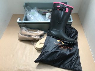 6 X WOMENS ASSORTED SHOES TO INCLUDE JILEON WELLIES IN PINK/BLACK UK SIZE 7: LOCATION - A1